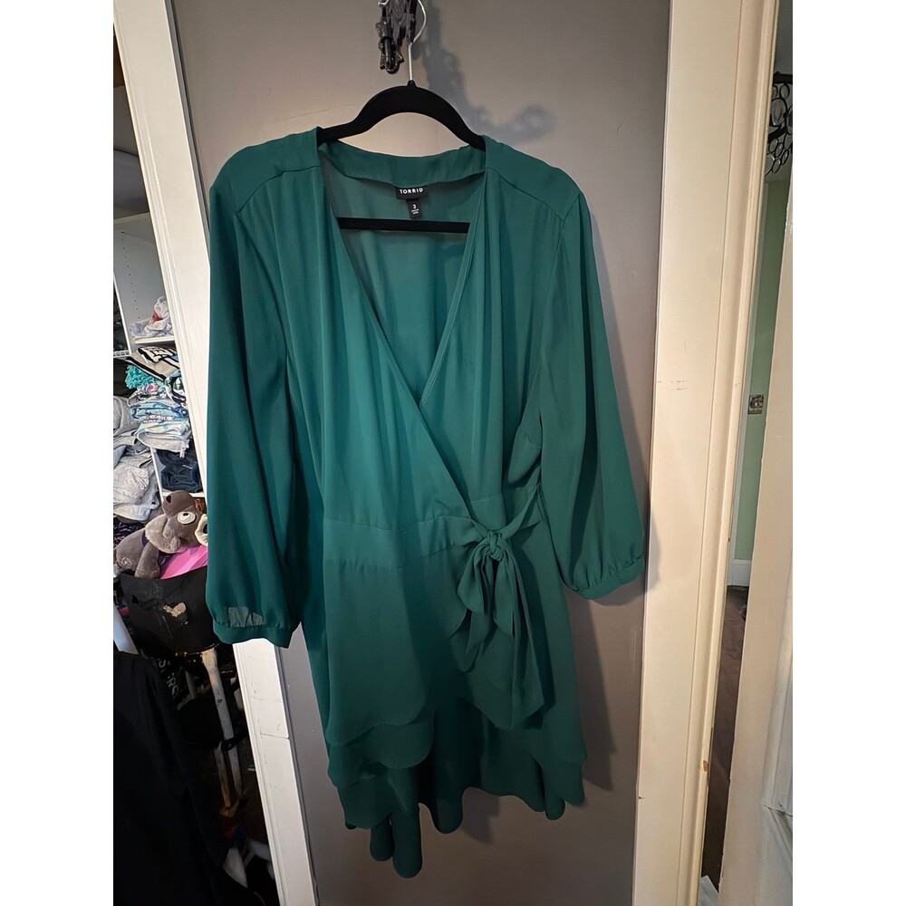 Torrid size 3 green wrap dress long sleeve